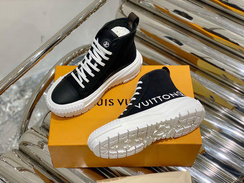 Louis Vuitton LV Squad Sneaker Boots Sneakers - White Sneakers, Shoes -  LOU538241